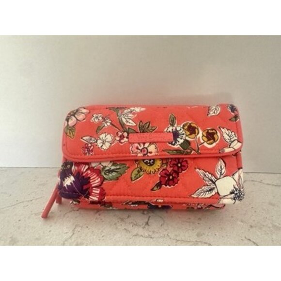 Vera Bradley Coral Floral Wallet Zip Around Closure iPhone Holder Never Used - Picture 3 of 16